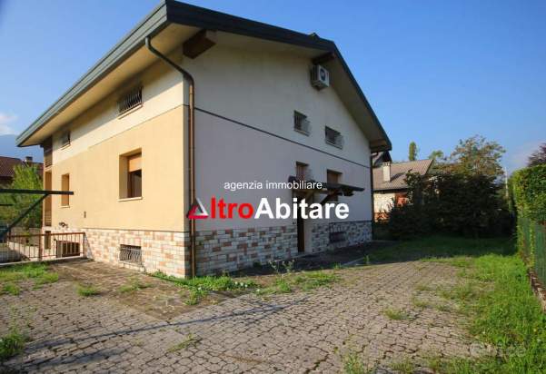 Casa singola con 2 appartam. indipendenti a Feltre foto-434945