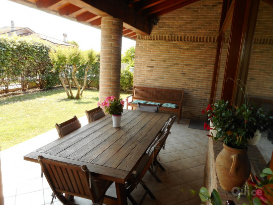 UD 12 &ndash; Latisana, villa con giardino  foto-32542