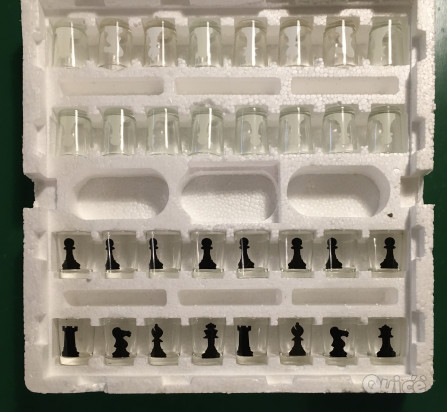 Scacchiera in cristallo con figuranti bicchierini  foto-39928