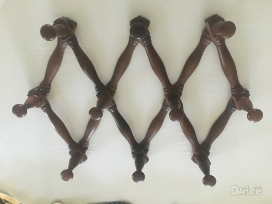 Attaccapanni estensibile a  muro in noce foto-7973