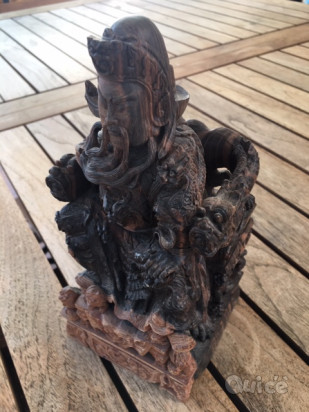Statuetta in legno esotico, molto pesante, intagliata  a mano. foto-8431
