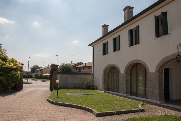 Bellissima porzione in borgo foto-996