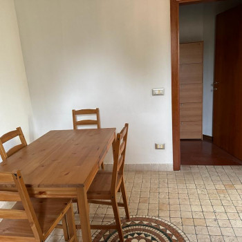 MIRANO PORZIONE DISPOSTA TUTTA AL PIANO PRIMO CON ACCESSO DA GIARDINO ESCLUSIVO