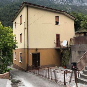Porzione di Casa S. Floriano VITTORIO V.to a Vittorio Veneto
