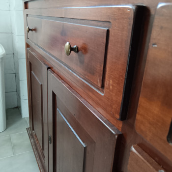 Mobile bagno in legno con piano in marmo