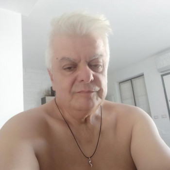 Cerco Donna oppure donna trans per amiciaiza vera 