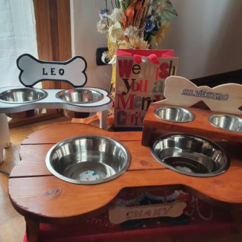 Porta ciotole in legno per cani e gatti