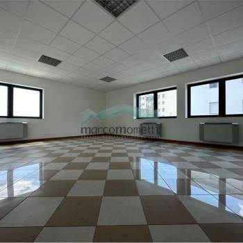 UFFICIO/STUDIO PROFESSIONALE POSIZIONE CENTRALE!! a Vittorio Veneto