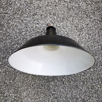 Vendo Lampadario in ferro smaltato per esterni 