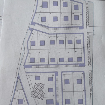 a ridosso del centro urbano -terreno  14.000 mc - 29 ville con ampio giardino.
