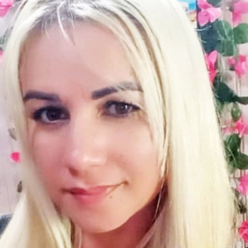 Ines 34 anni (Udine) insegnante scuola primaria 