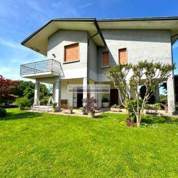 Villa in vendita a Castiglione delle Stiviere (Mantova)