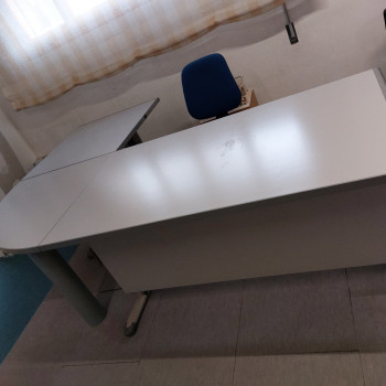 Scrivania ufficio ad angolo