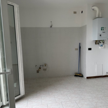 CAMPAGNA LUPIA Appartamento con due camere  posto al Piano Secondo