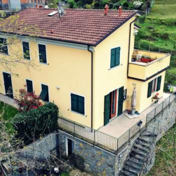 Appartamento in vendita a Mezzanego (Genova)