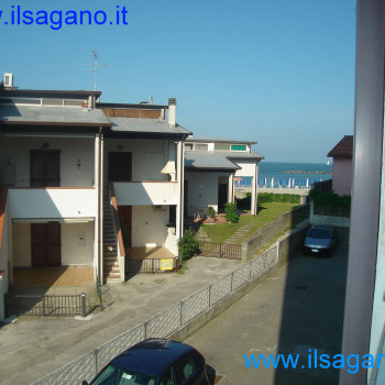 27/7-3/8 PIANO TERRA 10 mt. dalla spiaggia -498-