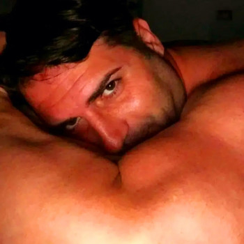 Bellissimo uomo 43 enne ,cerca relazione seria
