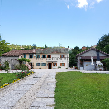 Vendita Casale / Rustico / Casa Colonica/ Cascina - 7 Locali - Rif. MA 526