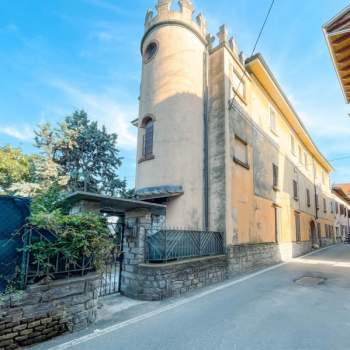 Palazzo in vendita a Oleggio (Novara)