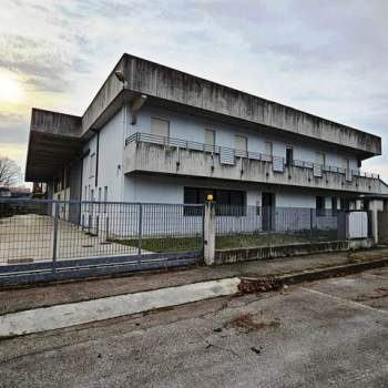 Capannone in vendita a Forlì (Forlì-Cesena)