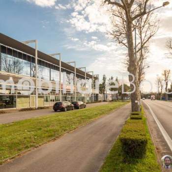 COMODISSIMO SPAZIO COMMERCIALE DIREZIONALE 240 MQ a Spresiano