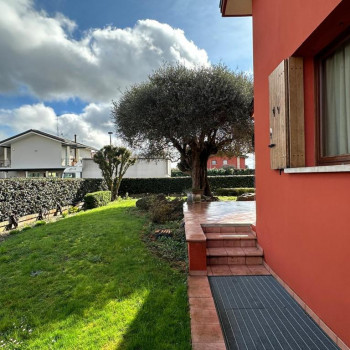 CAMPONOGARA, Villa con giardino di circa 500mq