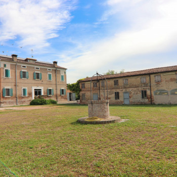 Gonzaga di Mantova. Corte Dinarella il tutto per diventare il tuo posto