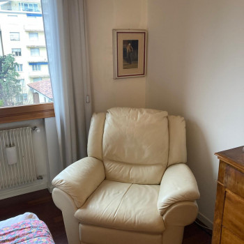 Poltrona in pelle chiara 