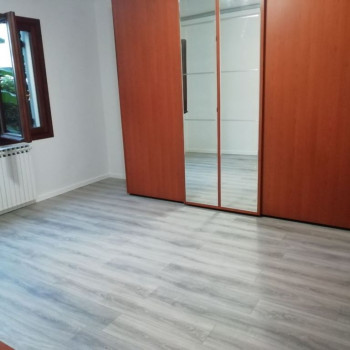 PIANIGA Ampia Casa accostata con giardino esclusivo di circa 1.200mq