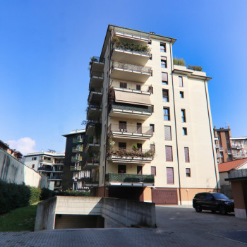 Milano viale Certosa, un appartamento azzurro come il cielo per Marcovaldo
