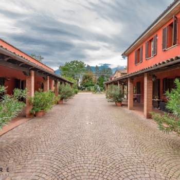 Villa in vendita a Castel San Pietro Terme (Bologna)