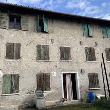 Rustico in vendita a Cavaso del Tomba (Treviso)
