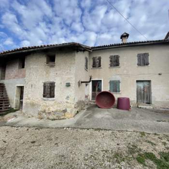 Rustico in vendita a Cavaso del Tomba (Treviso)