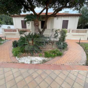Villa in vendita a Reggio di Calabria (Reggio Calabria)