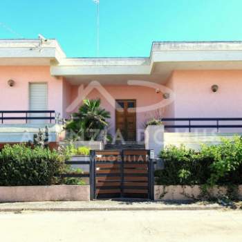 Villa in vendita a Racale (Lecce)