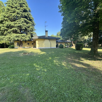MARANO AMPIA VILLA IMMERSA IN UN PARCO DI 10.000MQ