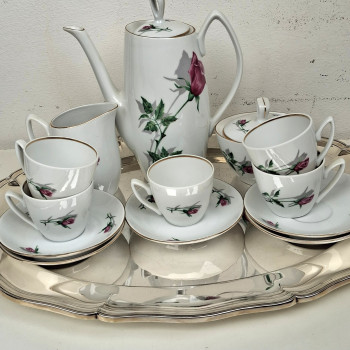Servizio di caffè in porcellana con 5 tazzine.