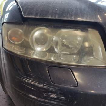 Proiettore destro AUDI A4  del 2002