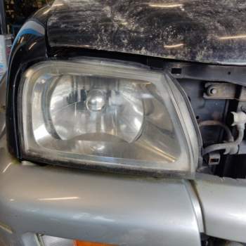 Proiettore destro MITSUBISHI L200  del 2000
