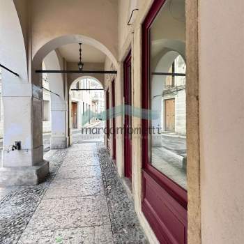 NEGOZIO DI 130 MQ IN ZONA DI FORTE PASSAGGIO a Vittorio Veneto