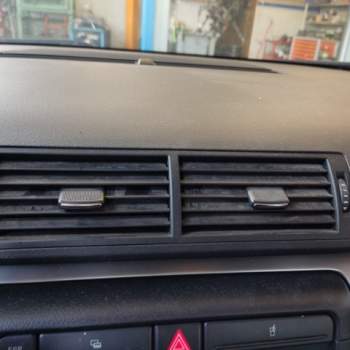 Bocchetta clima centrale AUDI A4  del 2005