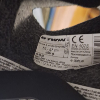 Vendo CASCO DA BICI usato, in buone condizioni: colore nero “SE BTWIN” 53-57 CM 
