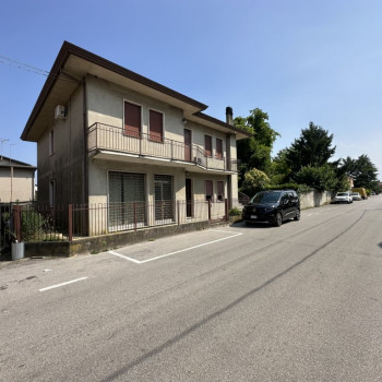 BOJON CENTRO CASA DIVISA IN 2 UNITA' ABITATIVE