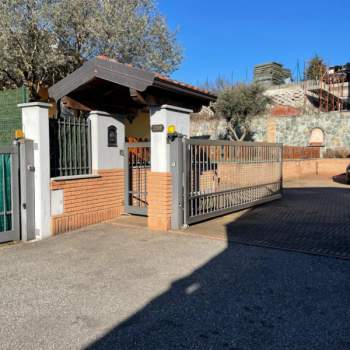 Villa in vendita a Brebbia (Varese)