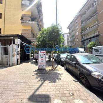 Negozio in affitto a Napoli (Napoli)