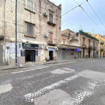 Negozio in affitto a Napoli (Napoli)