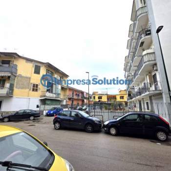 Negozio in affitto a Napoli (Napoli)