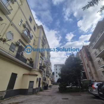 Magazzino in vendita a Portici (Napoli)