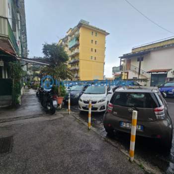 Negozio in affitto a Napoli (Napoli)
