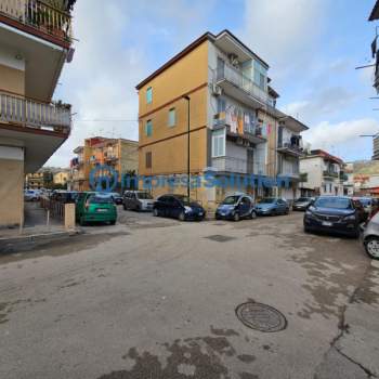 Negozio in affitto a Napoli (Napoli)
